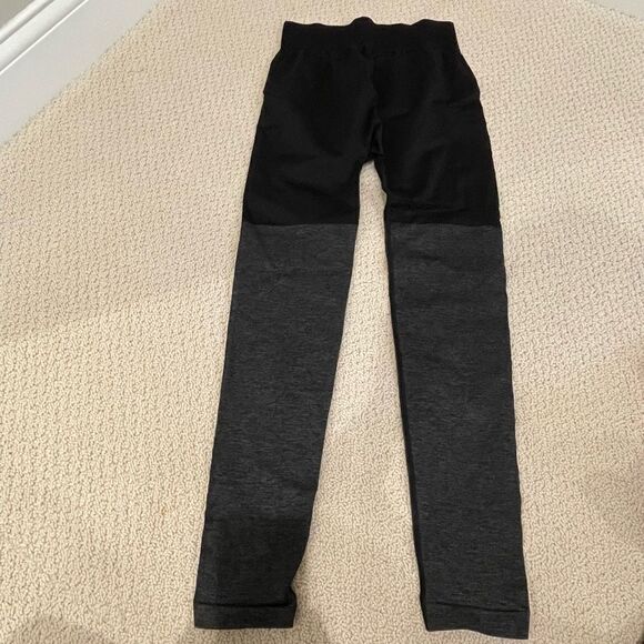 EUC GymShark Legging Gray/Black - Picture 3 of 3